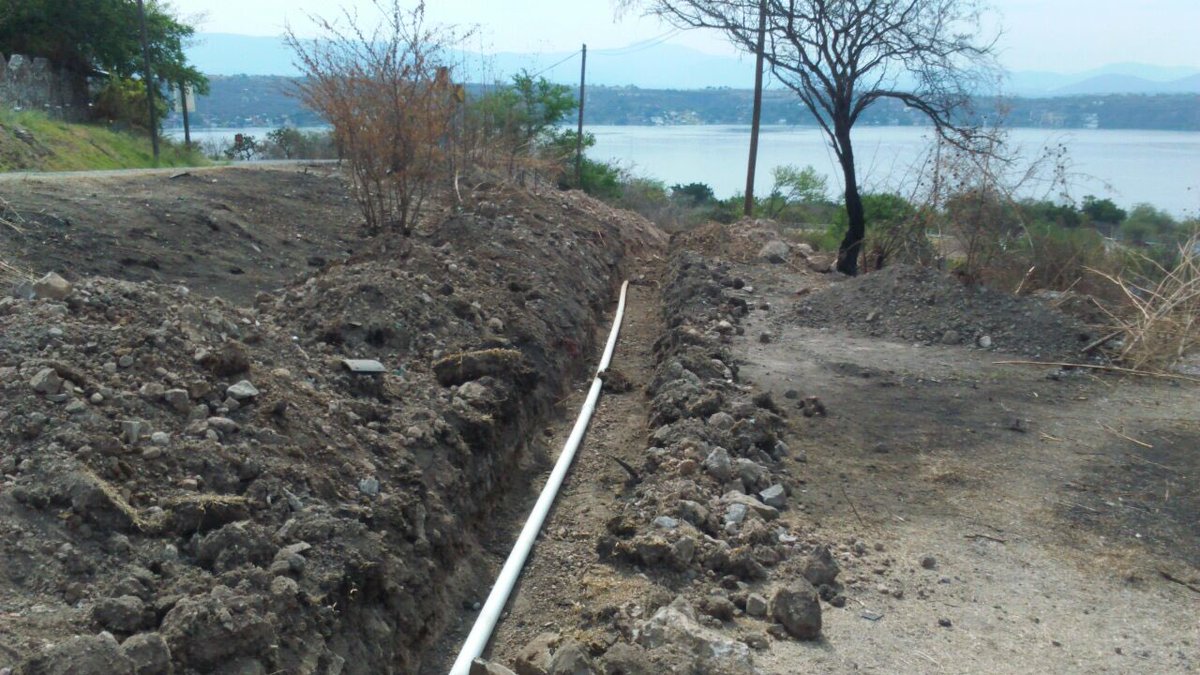 Prolagoteques's tweet photo. Gracias al grupo de futbolistas que apoyaron, gracias al comisariado José basabe y los ejidatarios por el agua. https://t.co/WUmJs5nezb