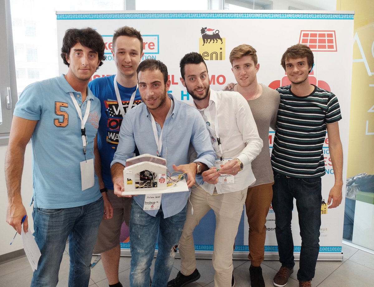 CodemotionIT's tweet photo. Le #foto di gruppo a tutti i team che hanno partecipato al #ReNewHack sono in questo album! https://t.co/Mf7WWYQYTL https://t.co/EAtoBaFGqT
