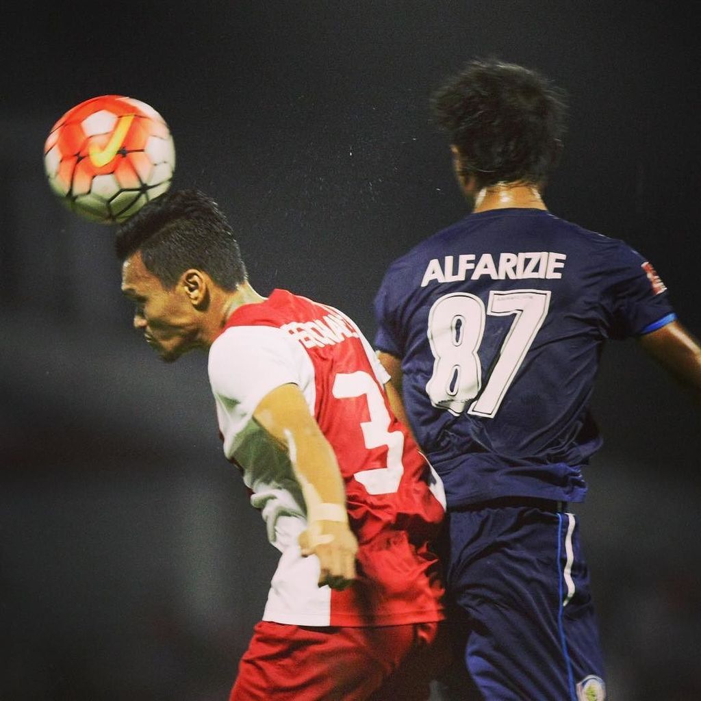 we_aremania's tweet photo. Jhon sukses mematikan pergerakan Ferdinand Sinaga! #PSM #Wearemania #Arema #ISC https://t.co/8t8szVNYhL
