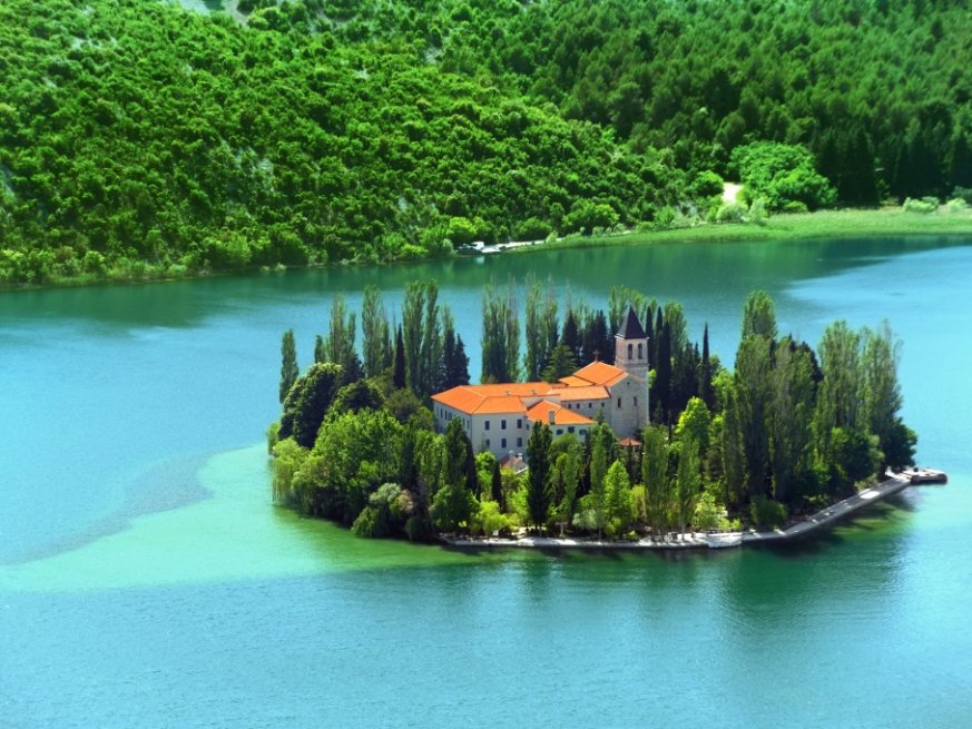 Haimos_Emotions's tweet photo. Dobar dan!, Bonjour ! :-) @fredfunradio voila Modra špilja (grotte bleue) et le parc de krka https://t.co/AjE0xr4iG2 https://t.co/4X7gvtO8SE