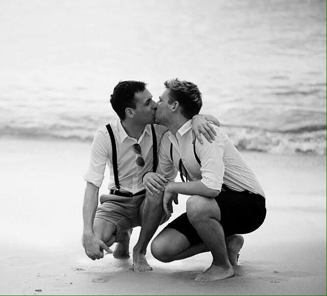 All1DFandom's tweet photo. I can't see the difference

  #LoveIsLove https://t.co/GCKWE2tqnr