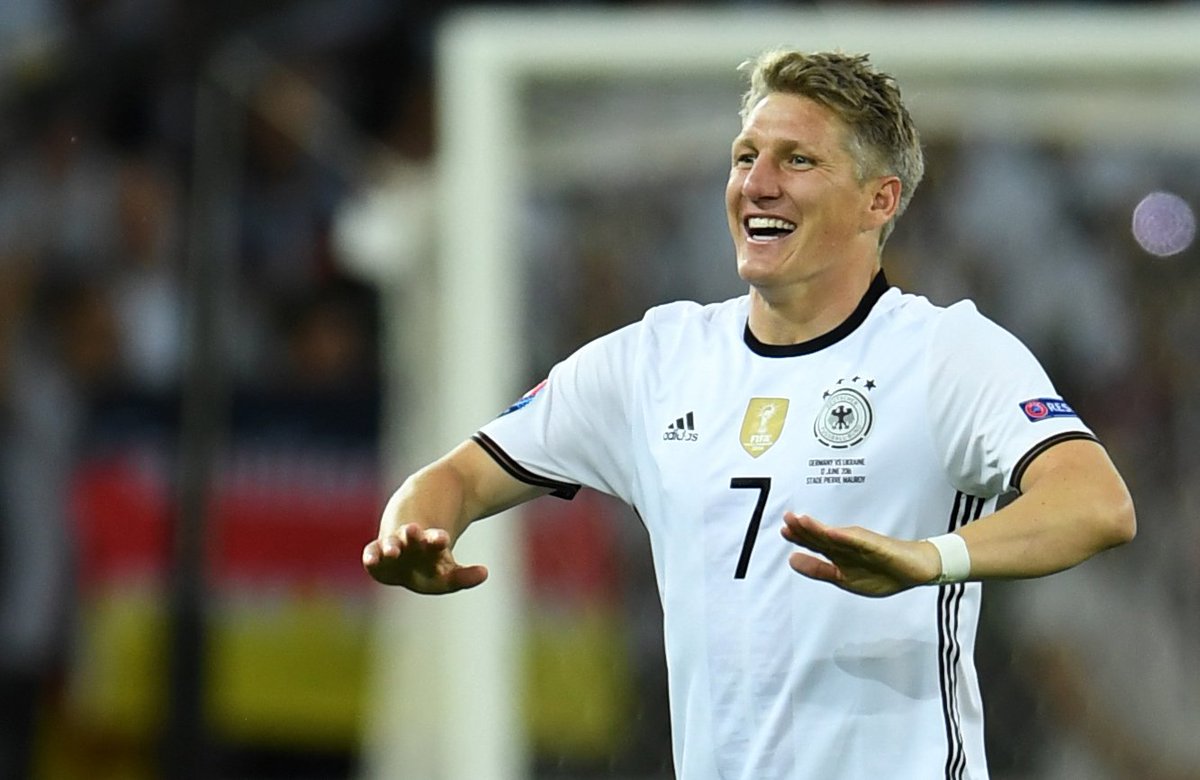 DFB_Team_EN's tweet photo. Keep calm and trust Basti! @BSchweinsteiger #JederFuerJeden #EURO2016 #GERUKR https://t.co/0AC138K4ov