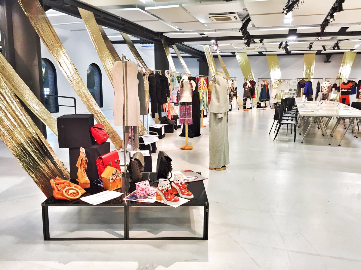 biaafbilbao's tweet photo. Un avance de lo que podrás ver en la exposición de #moda de #BIAAF2016 en #Bilbao https://t.co/AK5LP4KSQ9