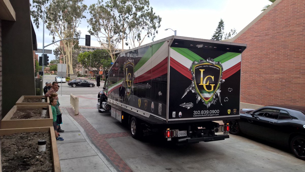 ForzaMotorsport's tweet image. Wonder what's in here... #XboxE3