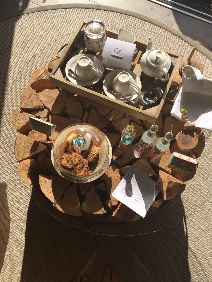 This is simply stunning <a href="/chewtonglen/">Chewton Glen</a> #acornawards2016 Thank you so much @TheGMChewton 🌳