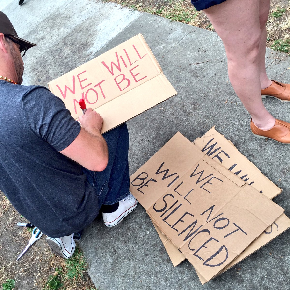 LGBT community expresses grief and solidarity in the wake of Orlando shooting