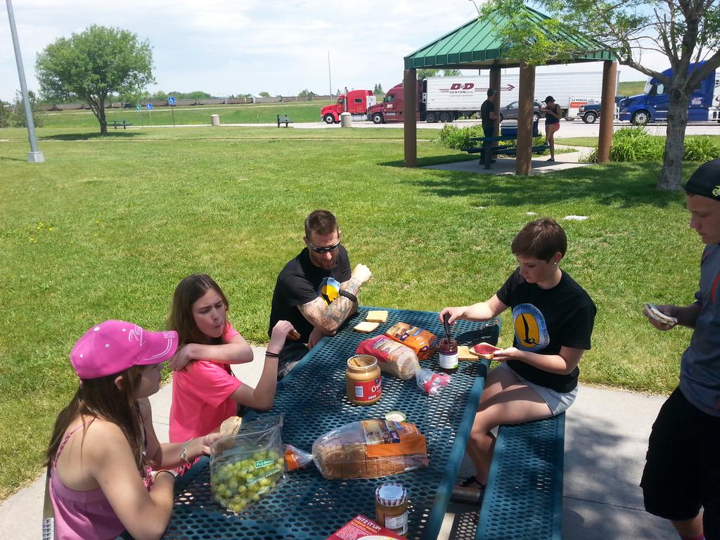 SternbergMuseum's tweet photo. Quick stop for lunch, then back on the road! #FieldNaturalists #ScienceCamp https://t.co/iRehHsNTDo