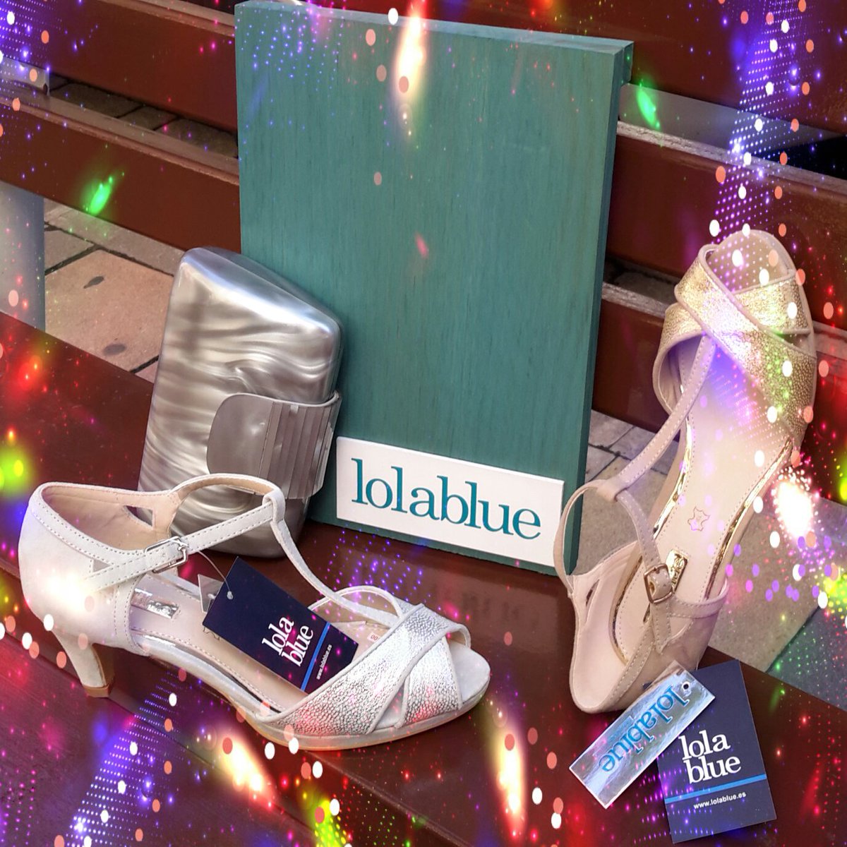 Una celebración no es lo mismo sin los destellos mágicos de estos zapatos #LolaBlue atados al tobillo. #ModaMujer