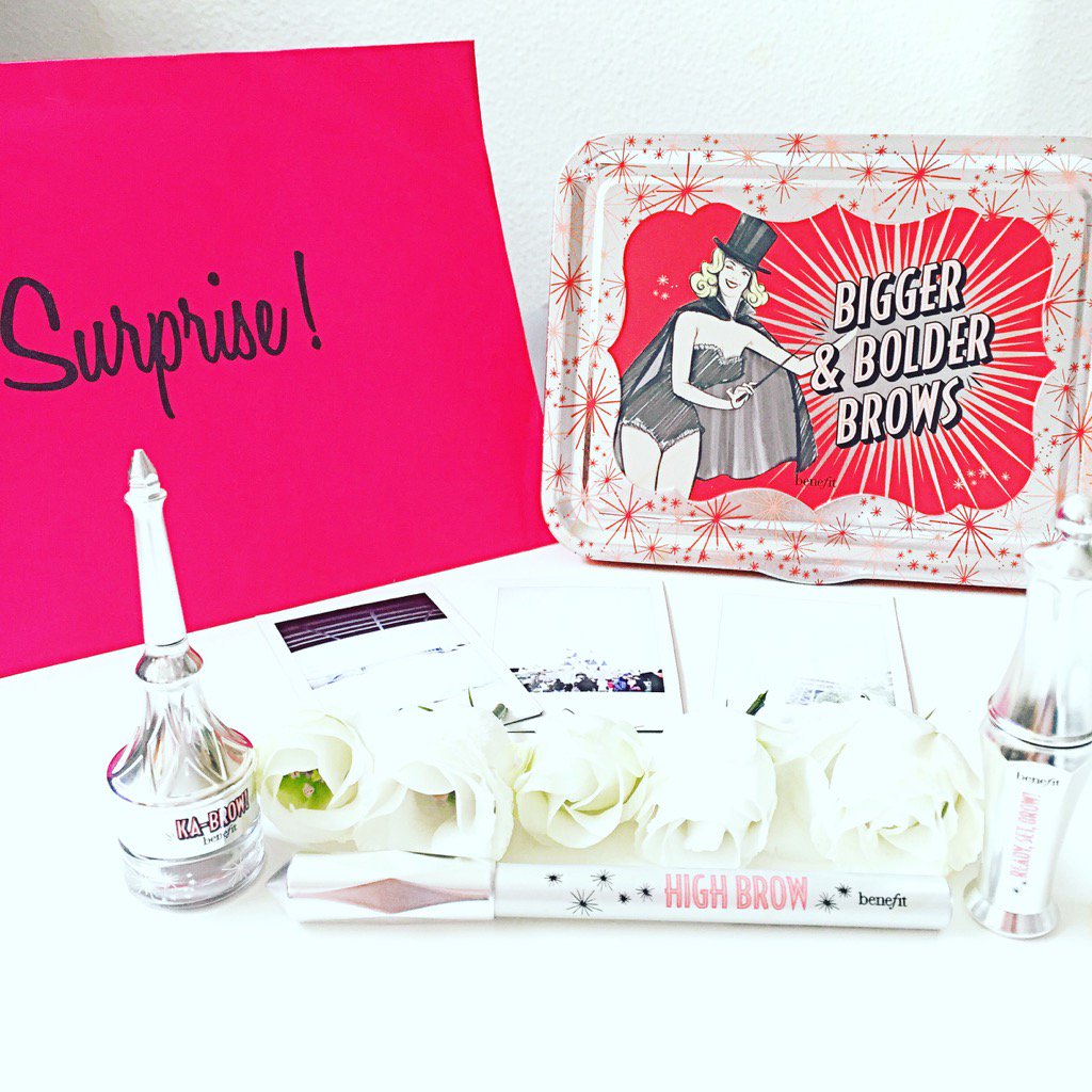 Complètement fan des produits @BenefitFrance qui sublime nos sourcils ❤️ #sourcilsparfaits