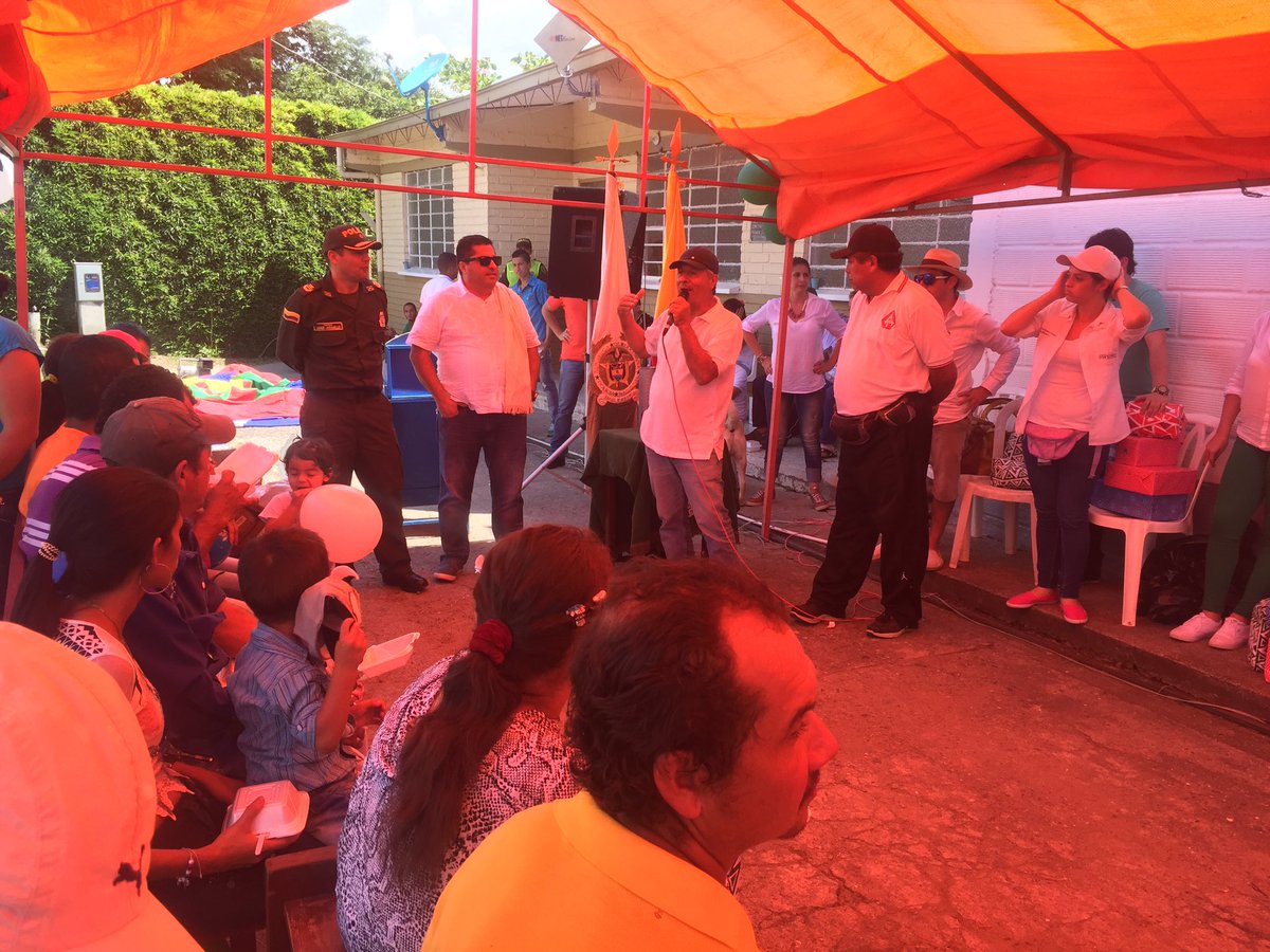 CiudadManizales's tweet photo. En La Trinidad @jcardonaleon refrenda el compromiso con la zona rural. Hoy les damos las gracias por su gran labor https://t.co/zi2VhG4EFW