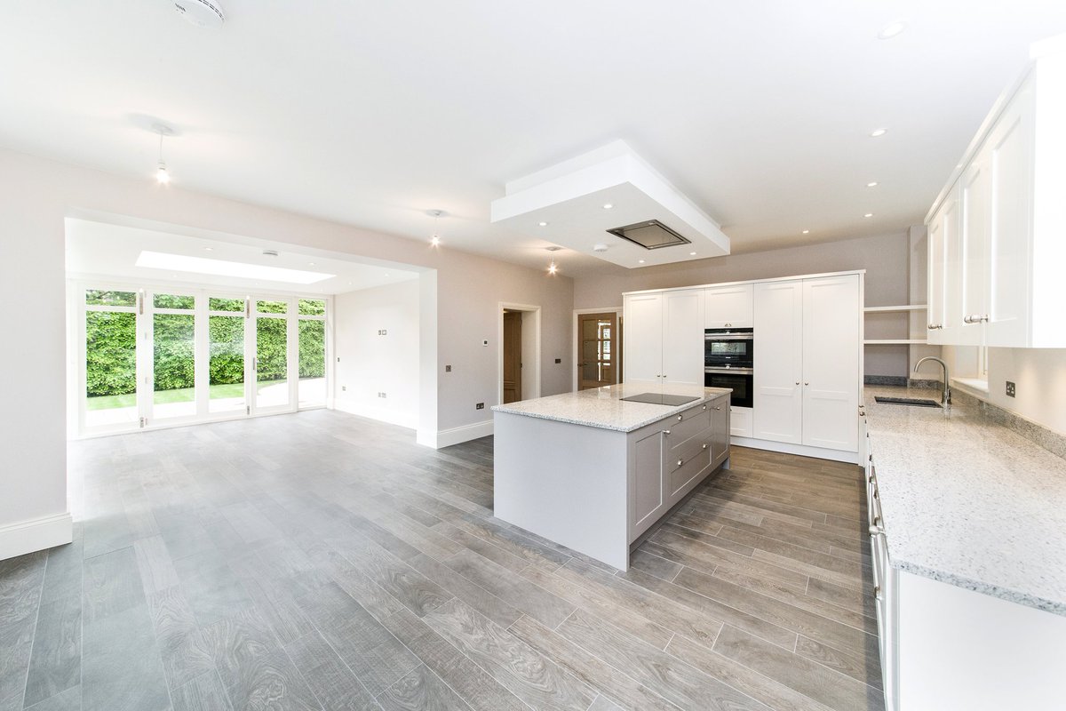IvanSubeaze's tweet photo. Unit 1 handed over 2 weeks ago ... looking good I think  #englishcountryhomes #luxuryhomes #anvilhomes https://t.co/vywy0tMuxE