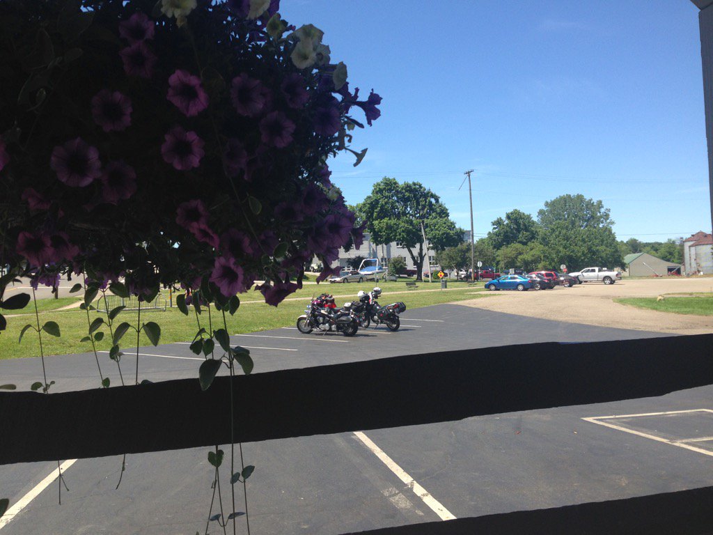 Her_Motorcycle's tweet photo. Lunchtime #butlerohio https://t.co/sMh8cul3Fe