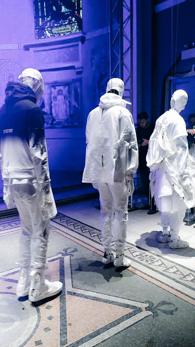 iamSabrinaAnne's tweet image. Wow wow wow! @AITOR_THROUP's #NewObjectResearch #LCM show was incredible! 👏🏾👏🏾👏🏾