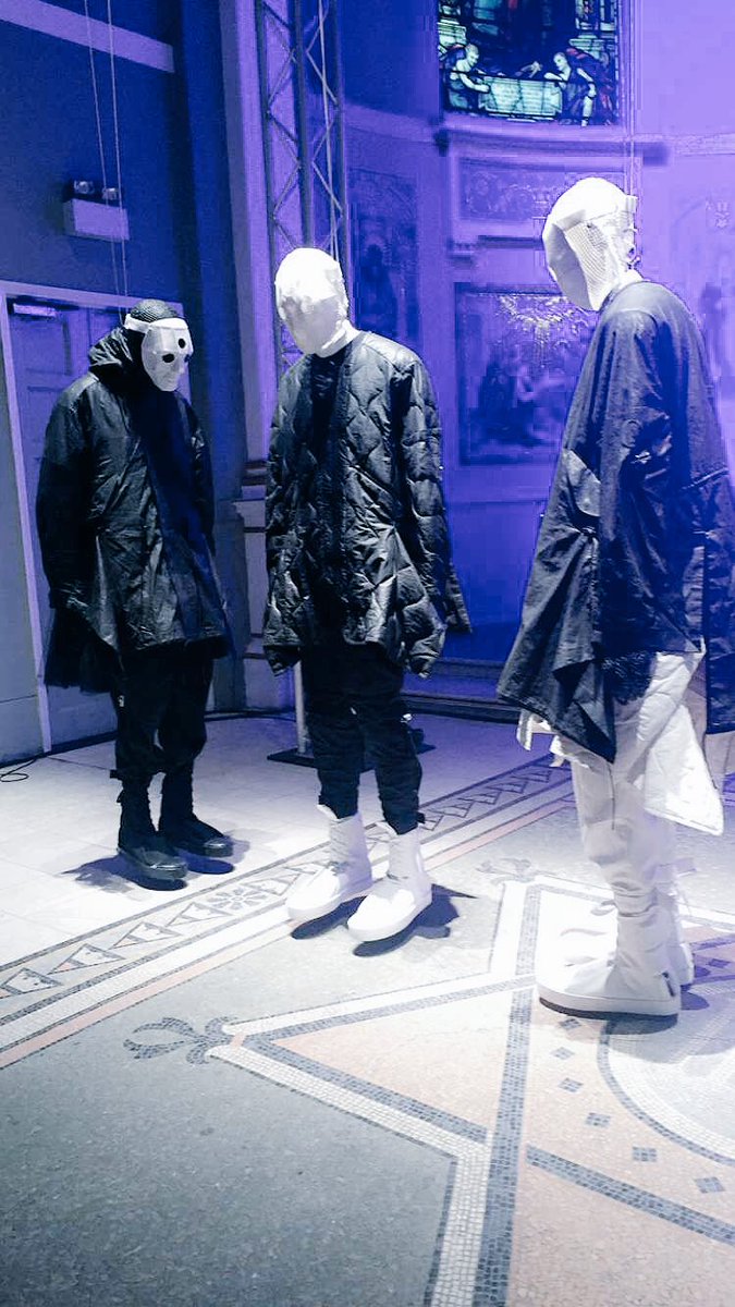 iamSabrinaAnne's tweet image. Wow wow wow! @AITOR_THROUP's #NewObjectResearch #LCM show was incredible! 👏🏾👏🏾👏🏾