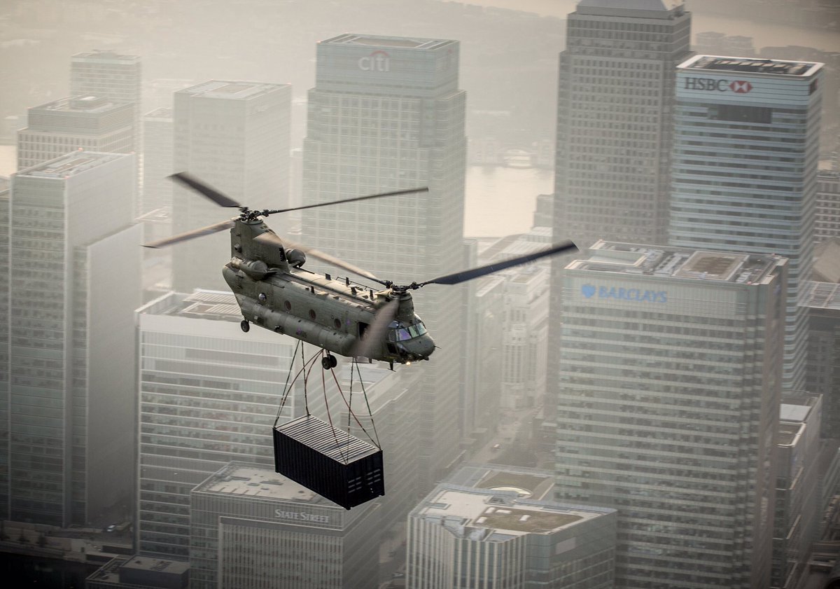 RoyalAirForce's tweet image. See @RAF_Odiham Chinook heavy lift on @BBC_TopGear tonight w/ @Matt_LeBlanc &amp;amp; @kblock43 m.facebook.com/story.php?stor…