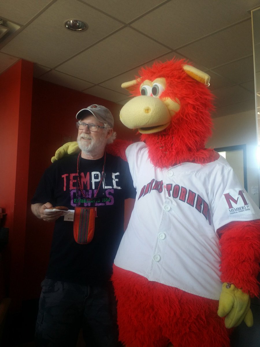 LancasterOwls's tweet photo. .@TempleAlumni Enjoying the Barnstorming game with the @LancasterOwls https://t.co/UXLMHK7QfC