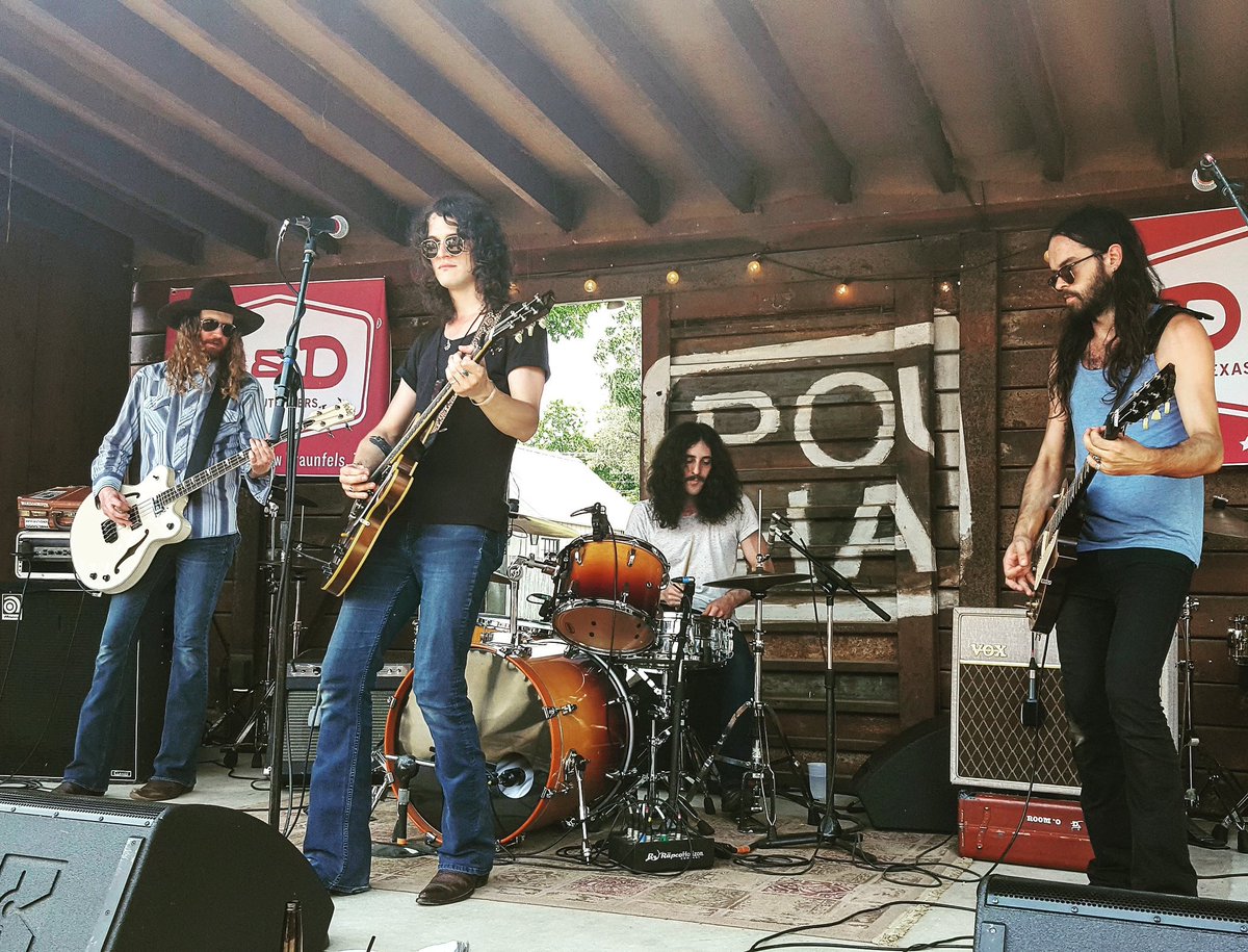TXRiverFest's tweet photo. #SundayFunday with @TheRoomsounds at #PourHaus. #NewBraunfels #TexasRiverFest #TRFKarbach #TRFDD https://t.co/m15AgXzVrI