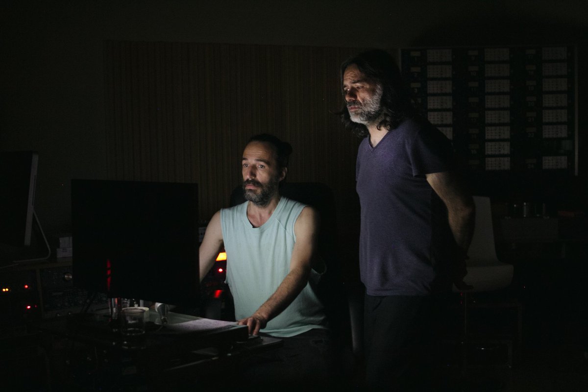 ChetJonesArtist's tweet photo. The masters @SantosFluren in the dark of @lacasamurada studio. Pic by @denisecarabez https://t.co/GRZ6HiZc8c