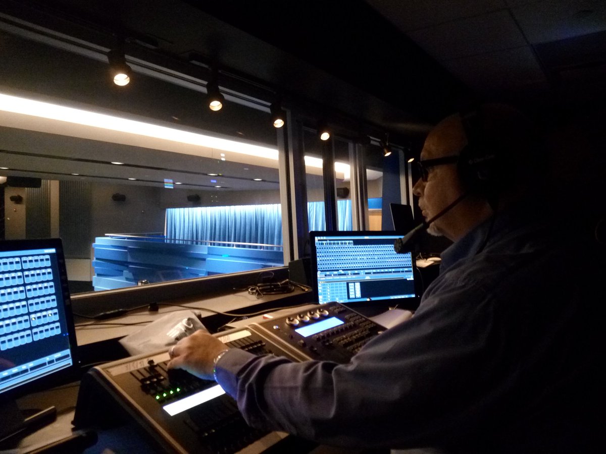 CHARTSUAPTC's tweet image. Running the lights for @UntappedLR -- there's not much Dean Cole can't do!