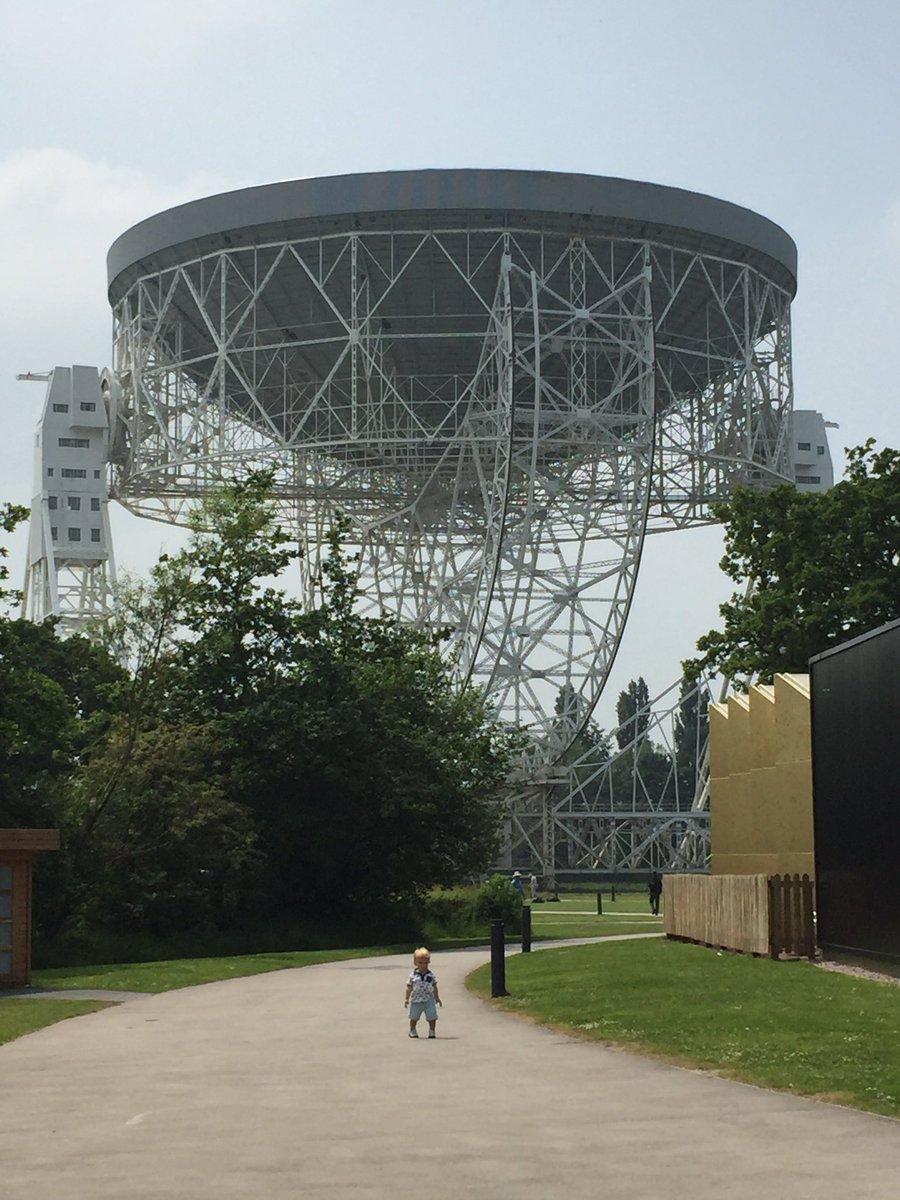 lozcardy's tweet photo. @ProfBrianCox @astro_timpeake @supersix_four A budding astronomer in the making! What a great day @jodrellbank https://t.co/mygSvgQw0h