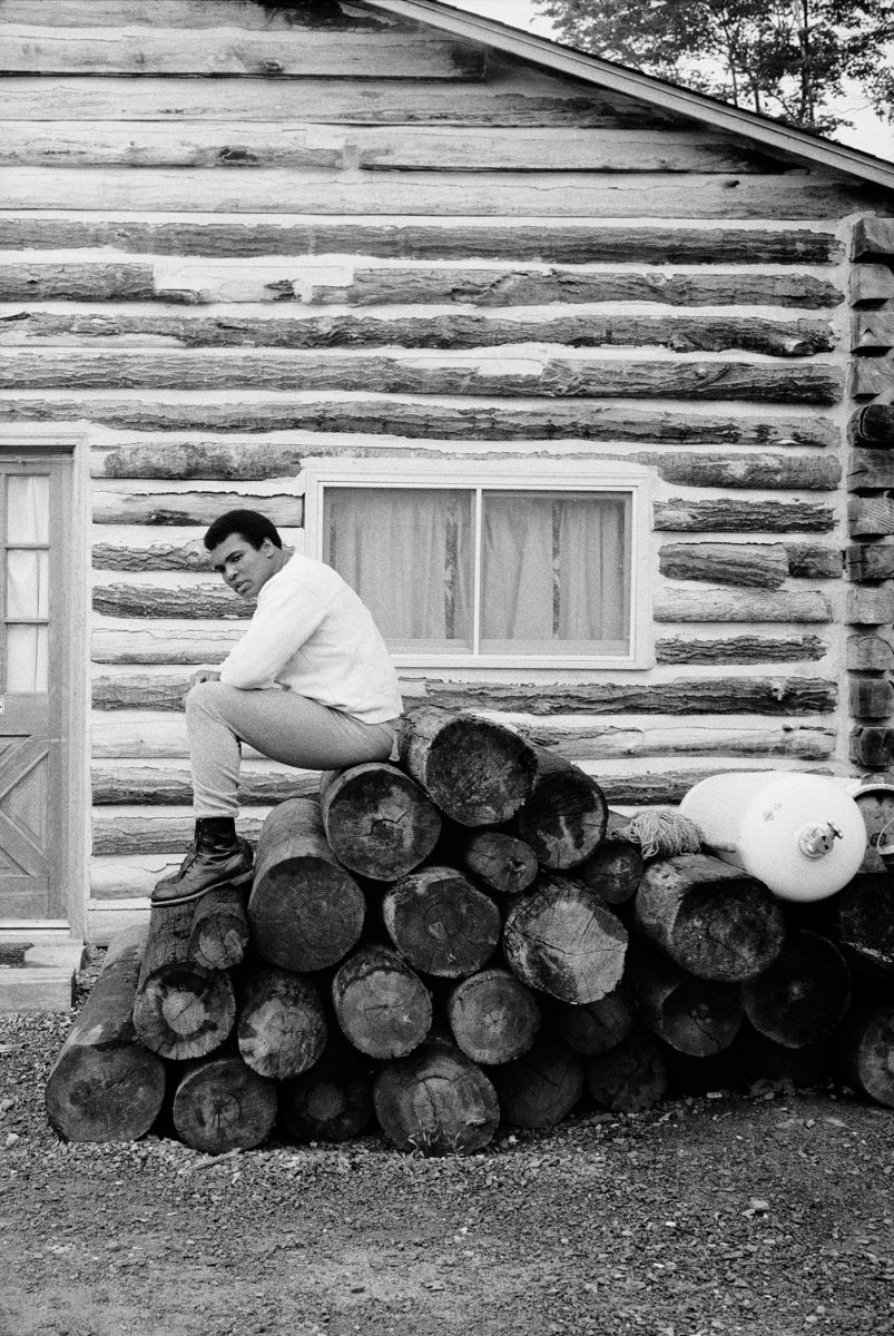 NewYorker's tweet photo. Never-before-seen photographs, from 1974, show Muhammad Ali at his training compound: https://t.co/7e8OvaI3sb https://t.co/fXDNF2vWnE
