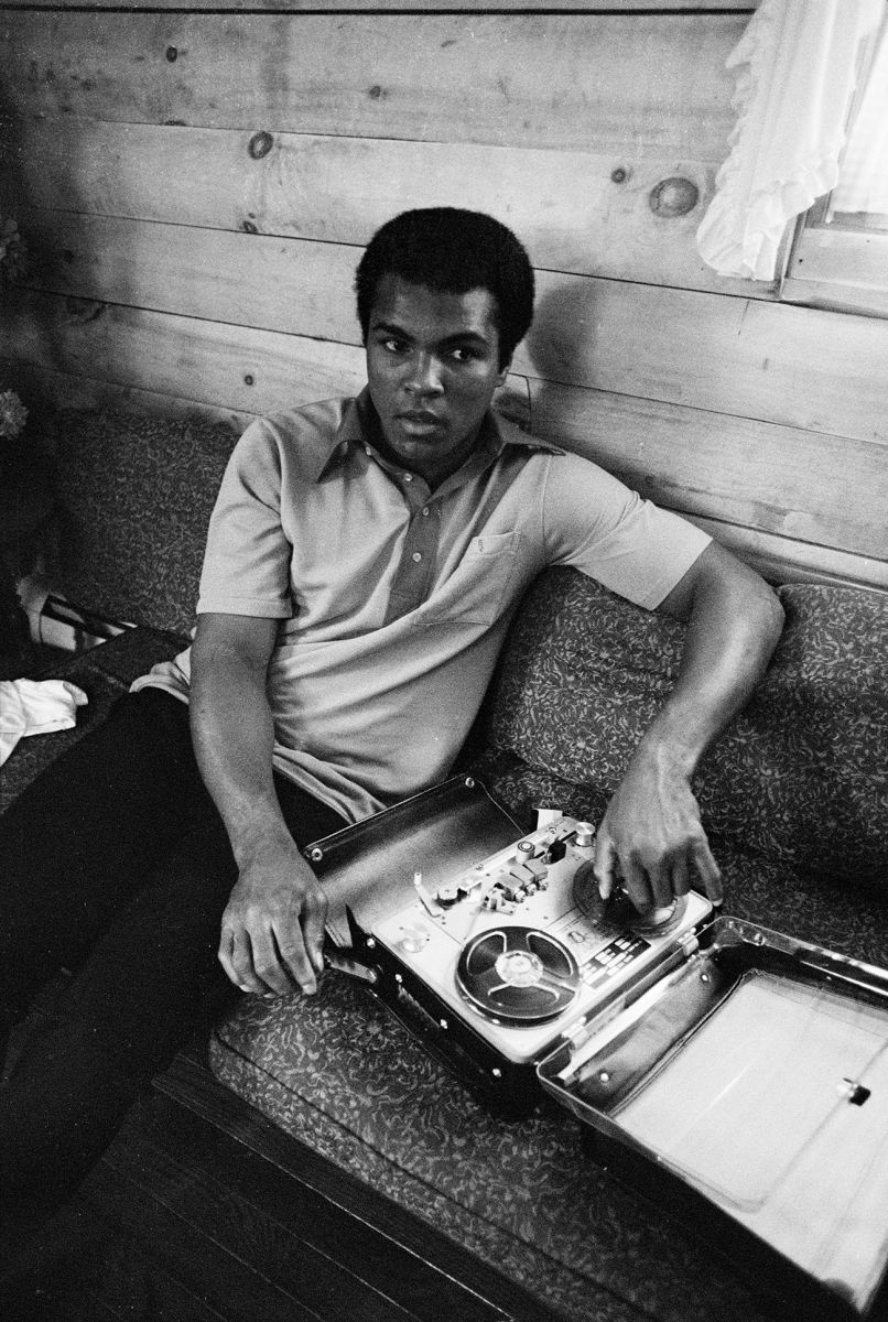NewYorker's tweet photo. Never-before-seen photographs, from 1974, show Muhammad Ali at his training compound: https://t.co/7e8OvaI3sb https://t.co/fXDNF2vWnE