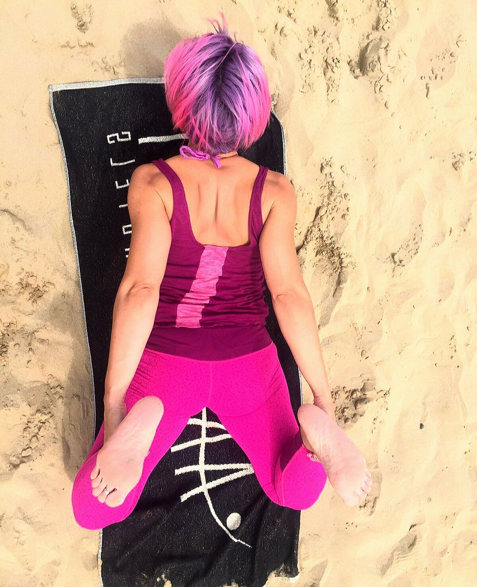 RivieriAnna's tweet photo. There is nothing better than some yoga on the beach...Developing the bow pose on the sand... #Rimini #beach #fitness https://t.co/BmszrA7X6k
