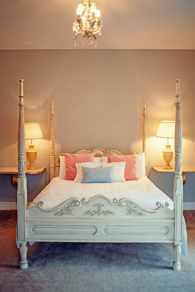 In our main accommodation we have 9 bedrooms that can comfortably sleep 17 people. loughcrewhouse.com/loughcrew-hous…