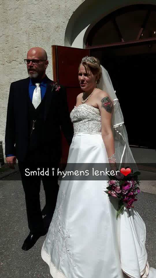 Strognhov's tweet photo. Så ble vi gift da mot manges tvil for 3 år siden. Men kjærligheten overvinner ALT! ❤️ https://t.co/1sxg7wDKja