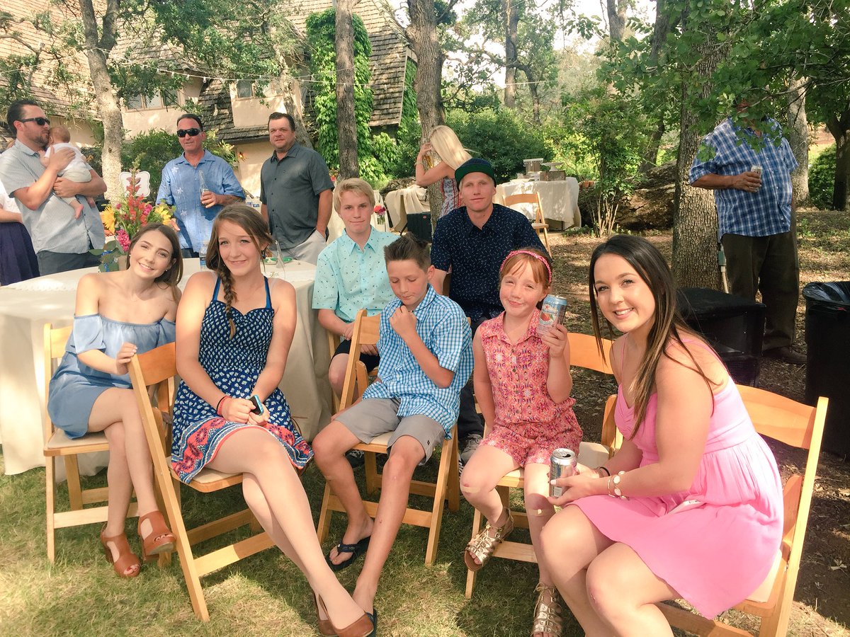 chlovaldez's tweet photo. Family wedding yesterday💍congrats  Alana ily💗💜 https://t.co/RpDfn1kaCy