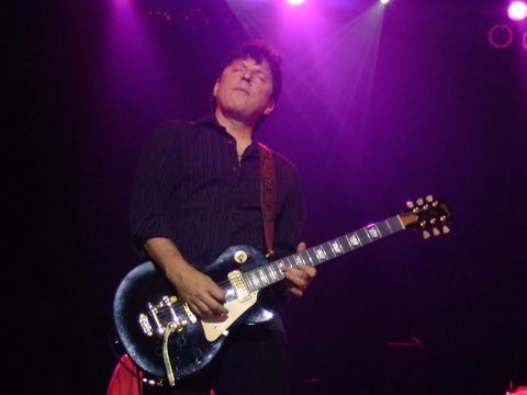 BonJoviSPN's tweet photo. Bobby Bandiera no acompañará a la banda de forma oficial en este tour 2016-2017. Triste noticia. https://t.co/INXDXuBpJy
