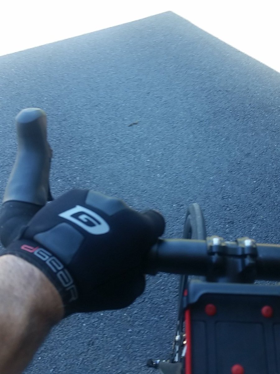 blynchbmx's tweet photo. @dgearog is a kickass cycling glove too. I love them.  #whyiride #roadtrip #hangon #likeaglove https://t.co/5Pn2suvQyp