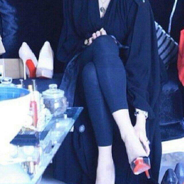 سِـم حيّـةّ وأشُـربً کْـوٌنِ مًنِهّ بًجّــدٍر حًأّر 😌
أّهّــوٌنِ وٌلَأّ يِّنِجـأّبً أّسِـمًــيِّ بًحًلَـکْ عٌــأّر 😒