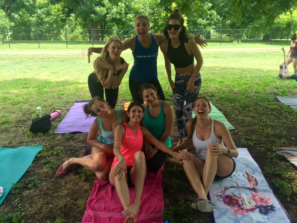 BritneyJo__'s tweet photo. #AustinYogaMeetup benefitting @BoMFAustin was an absolute blast today!! #sweatingforacause ✌🏼️☀️💕 https://t.co/LI8on0LKeF
