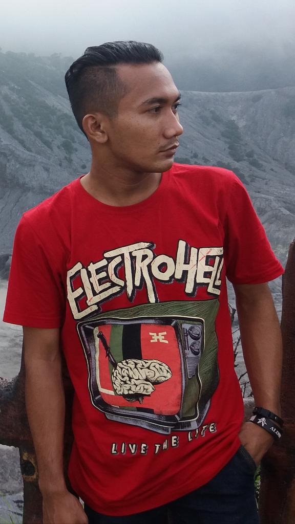 Kekasih yang baik ialah yang seperti adzan maghrib di bulan puasa ~ <a href="/sudjiwotedjo/">Jack Separo Gendeng</a> <a href="/EHshopYK/">Electrohell Shop YK</a> #jancukers #electrohell