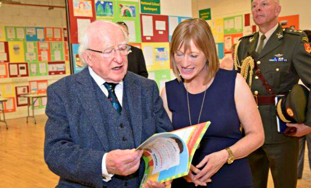 evelynmcmkting's tweet photo. @PresidentIRL loves #donegalguide BUY https://t.co/Wt5IvcFh6u  @visit_donegal @IrishFoodGuide @morgan_ferriter https://t.co/tue5t0gxYw