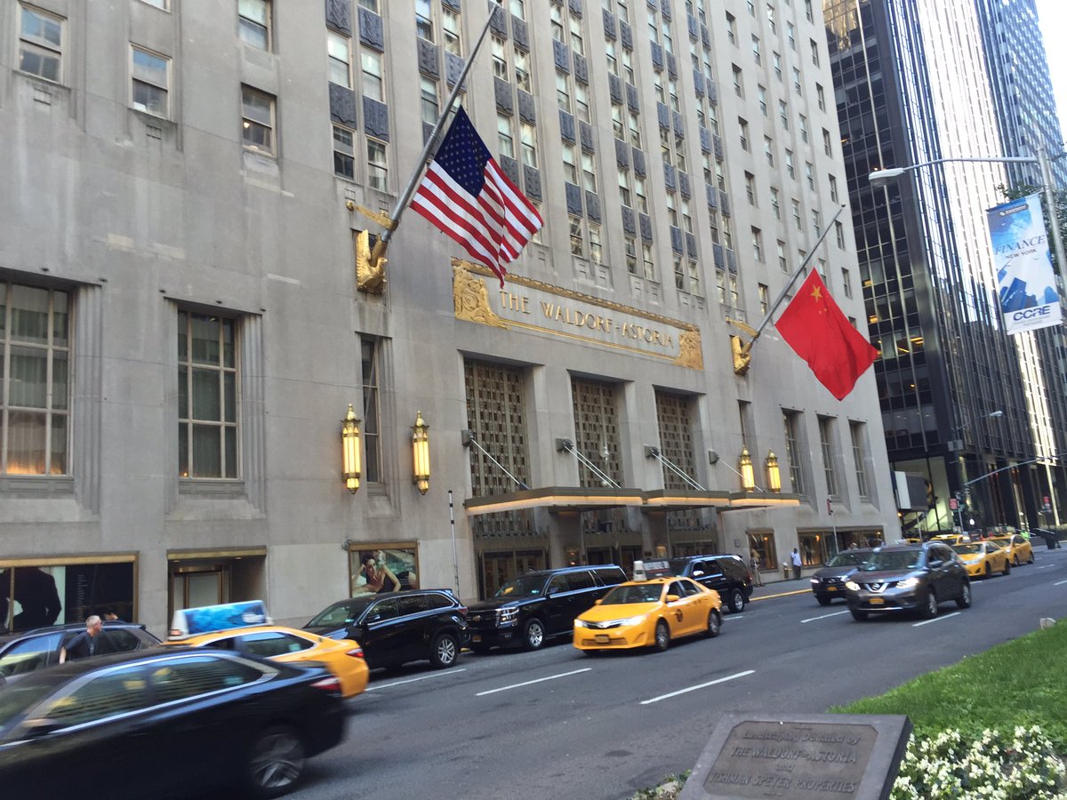 MarlowMoo's tweet photo. Saw @WaldorfAstoria and Park Ave. not sure why a China flag is flying #nyc #moocation https://t.co/dg4bKLecbM