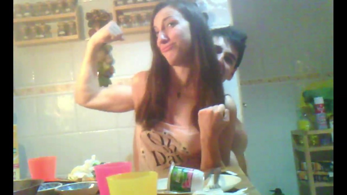 XxDavaGamxX's tweet photo. @Mega_Glowen @SayoyyiGeimpley se nota el gym jajajajjaaj https://t.co/XhWwFgJ5Uh