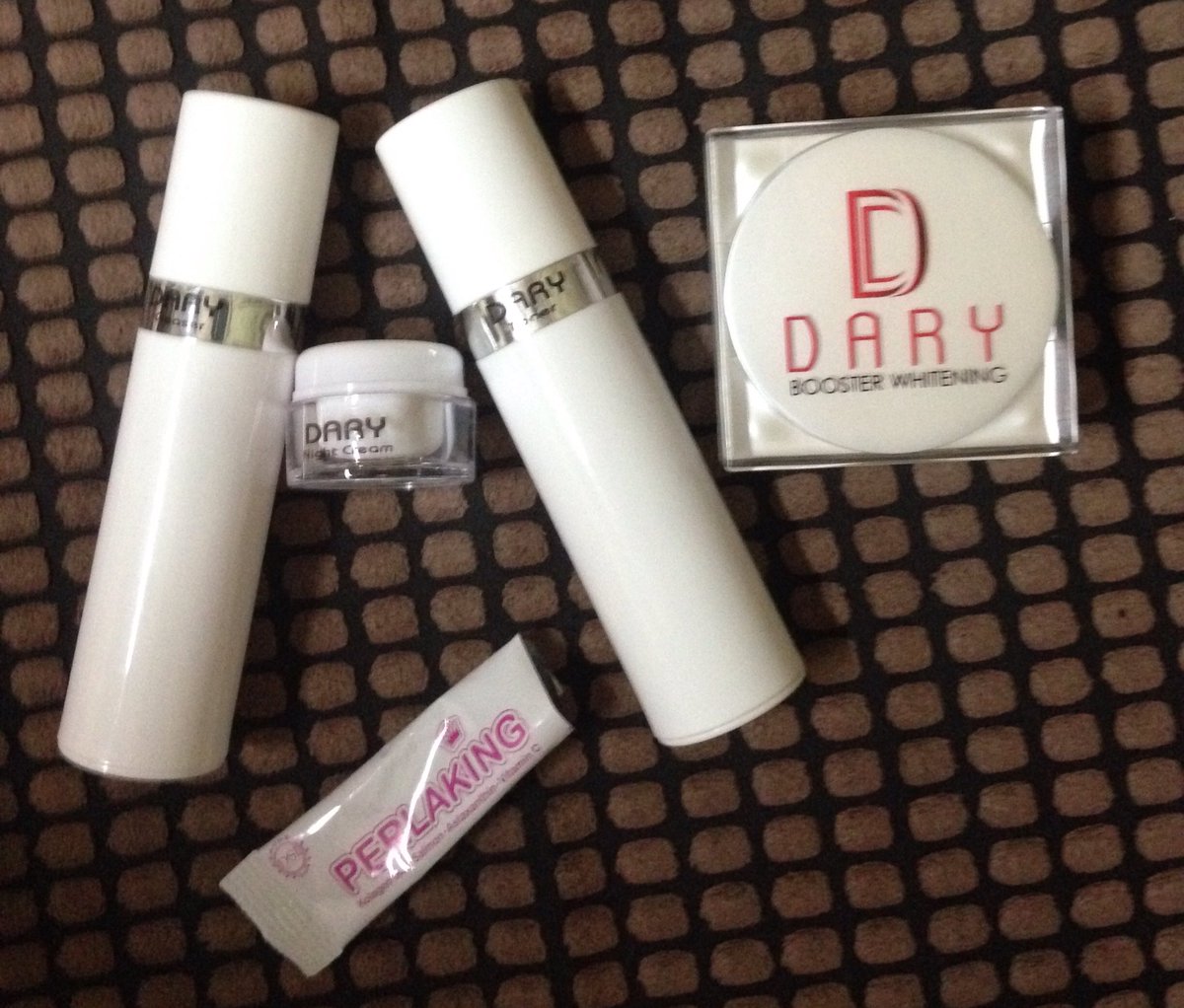 NinieYunie30's tweet photo. #Dary Skincare & #Dary Booster Whitening....#perlaking πππ
π²013-7808187 @RTNiaga @promout_ @MauJualBeli https://t.co/bRPoc7WPik