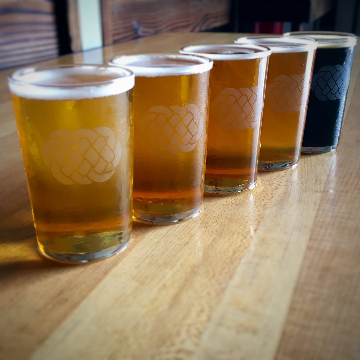 ThreeWeavers's tweet photo. Our brewmaster will be tapping 5 beers at 5pm Mon @mohawkla.  #threeweavers #mohawkbend #5at5 https://t.co/gckvNQi1ha