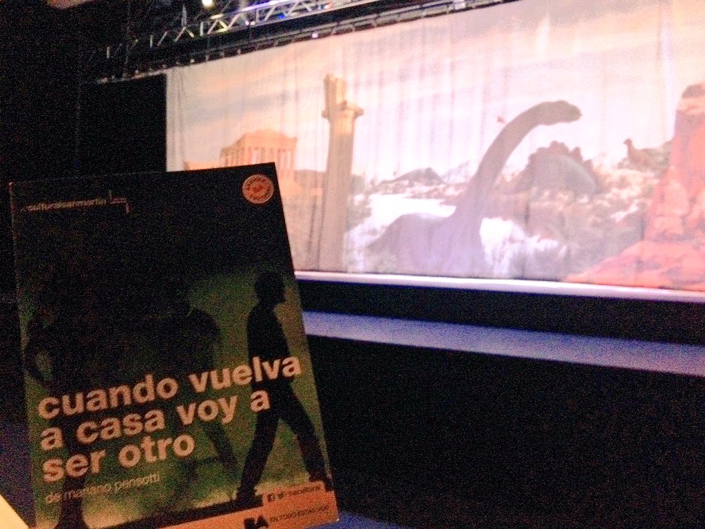 Estamos en el @culturalsanmar x ver CUANDO VUELVA A CASA VOY A SER OTRO de <a href="/marianopensotti/">Mariano Pensotti</a> 🎭😀 #TeatroMataFrío