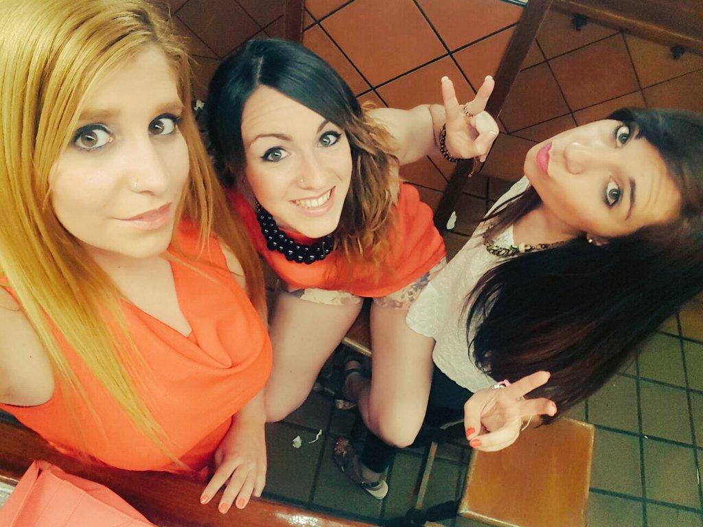EriBTS's tweet photo. Mañaneos de esos que a lo tonto se hace de noche @ssanchopostigo @JuditLLL  #potris #bareo #naneo https://t.co/6yjeSwg5wy