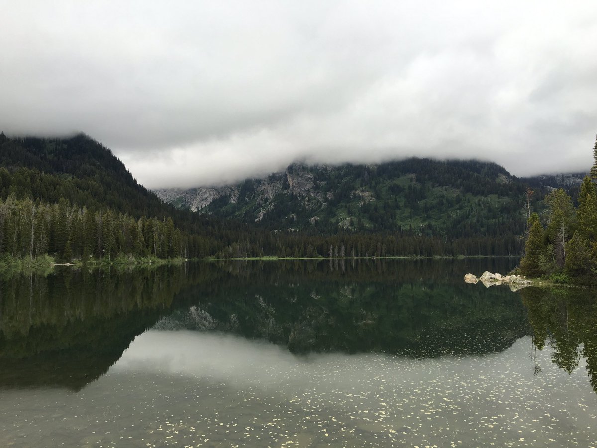 isaaccap17's tweet photo. Teton Range and Old Faithful https://t.co/Y0p8WO2ULV