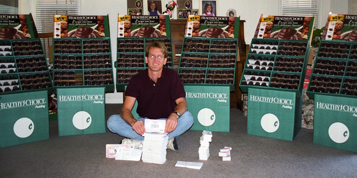 SimpliFlyApp's tweet image. Wooow ... This guy earned $25,000 worth of airline miles by buying pudding cups snip.ly/34aii | #airline