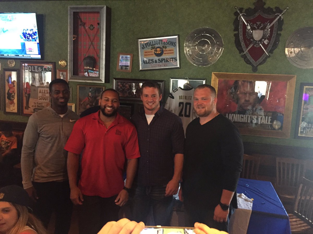 DavidFrerker's tweet photo. @chargers players hanging out at the @TKMissionValley for the #BoltBlitzMeetUp https://t.co/3m8Bn49IJL