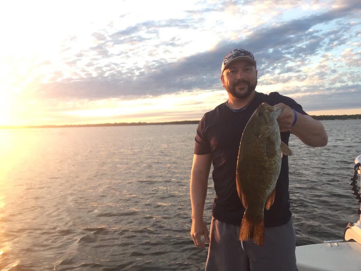 EvanPheneger's tweet photo. The big lake did not disappoint. All fish shown are 20-20.5" and over 5lbs #millelacs #dothelake #smallmouth https://t.co/psYYg5j07k