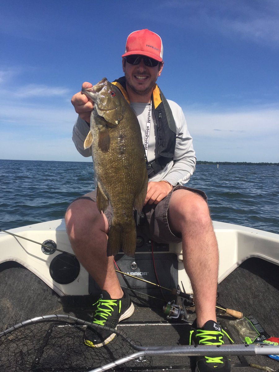 EvanPheneger's tweet photo. The big lake did not disappoint. All fish shown are 20-20.5" and over 5lbs #millelacs #dothelake #smallmouth https://t.co/psYYg5j07k