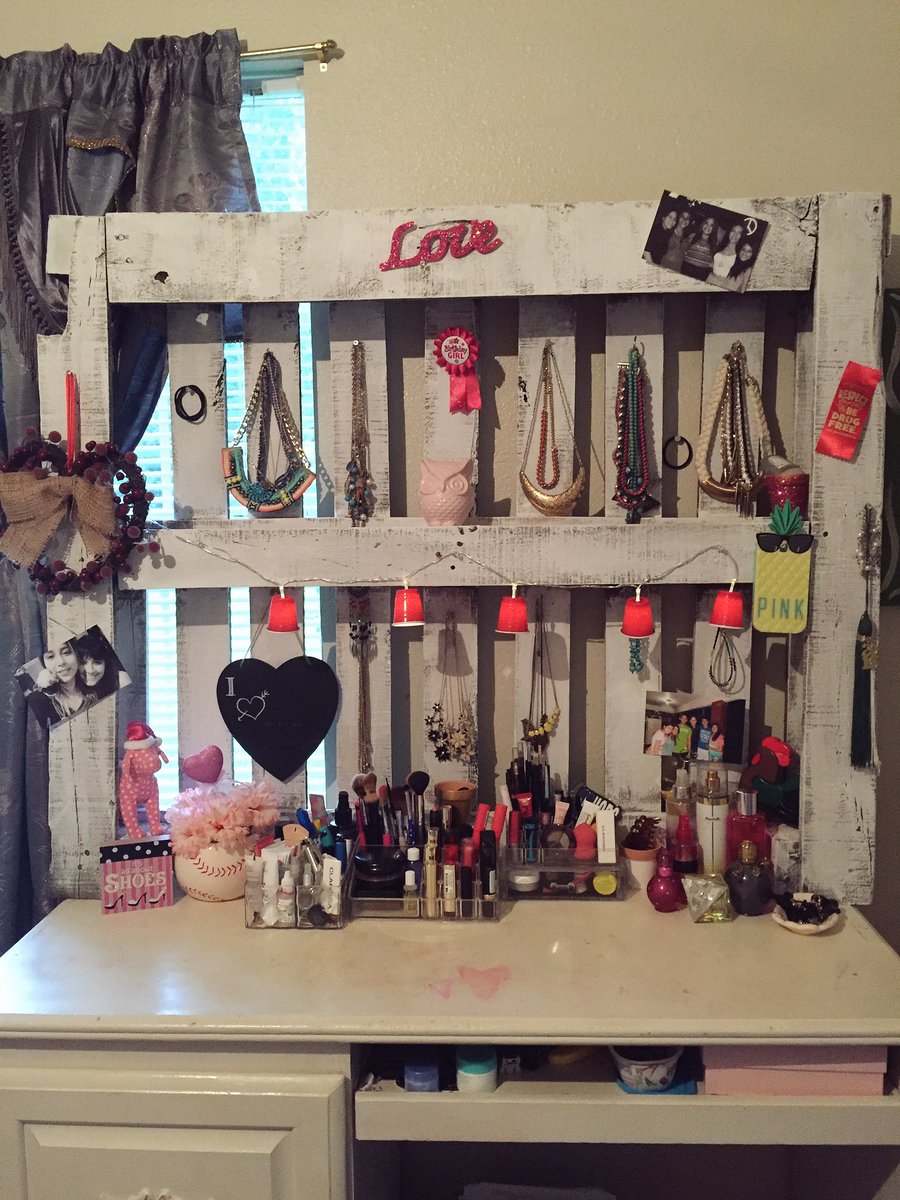 claricake96's tweet photo. La mejor ๐ก#yuyaconstructora #DIY @yuyacst ๐ https://t.co/68DNZBVc2i