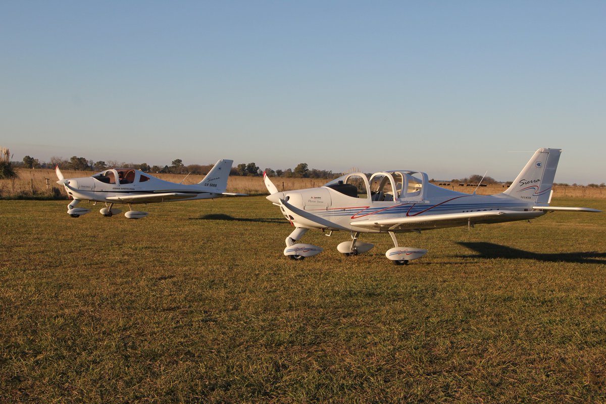 golmatt's tweet photo. Excelente domingo en CNA! :) #avgeek #tecnam #p2002s #aviation cc @tecnam https://t.co/4QYB5G1eHG