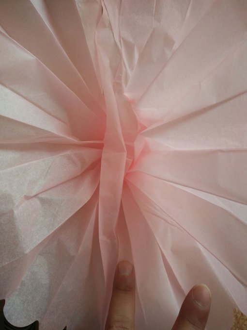 " hasta envolviendo un regalo me acuerdo de ti peque&ntilde;a.. "  G. https://t.co/loqVD8LPQM